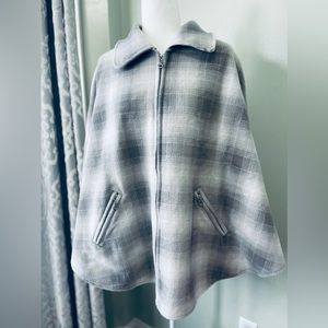 LeModa Gray Plaid Wrap/Cape